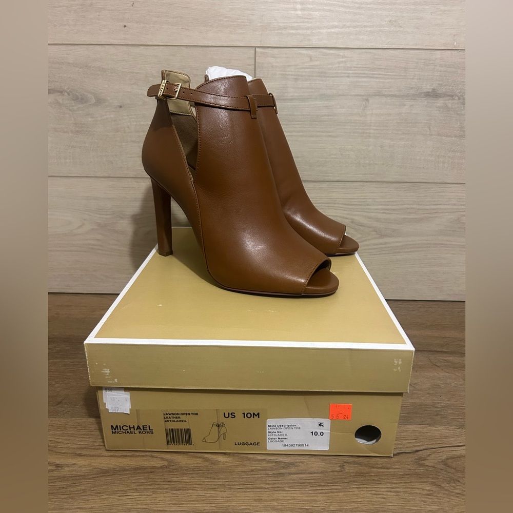 Michael Kors Lawson Bootie size 10